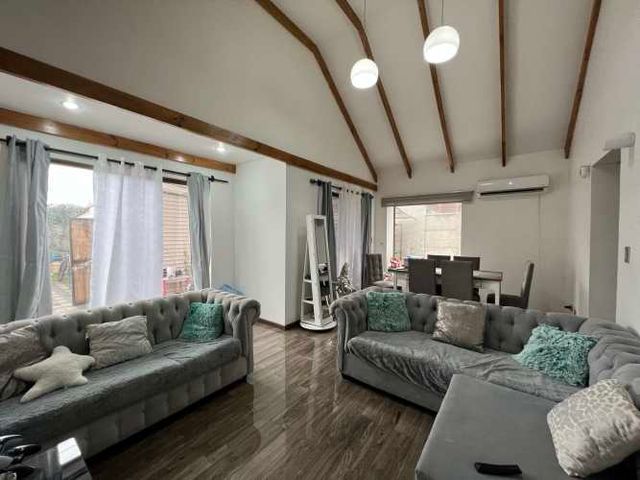 Casa en sector Residencial, Barrio exclusivo, Machalí.