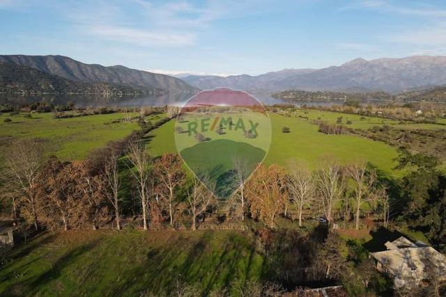 Amplio terreno en aculeo