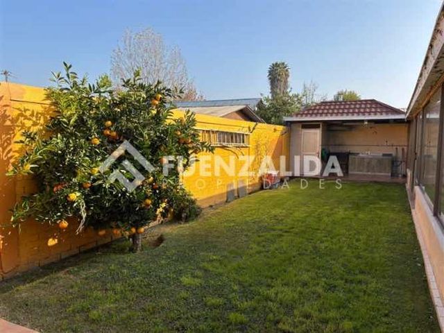 CASA Av. Alto Jahuel / Punmavida