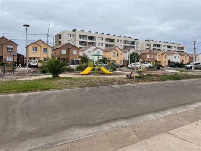 CASA Marcos Gallo Vergara 536, Puertas del Mar, a pasos del centro de la Serena