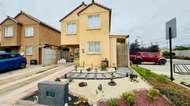 CASA Marcos Gallo Vergara 536, Puertas del Mar, a pasos del centro de la Serena