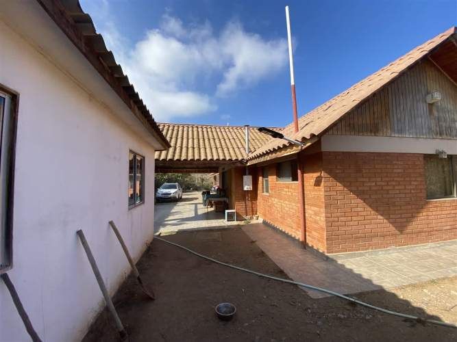 CASA CAMINO ALTOVALSOL A LAS ROJAS / FRENTE A PARQUE ACUATICO LAS CURUNINAS