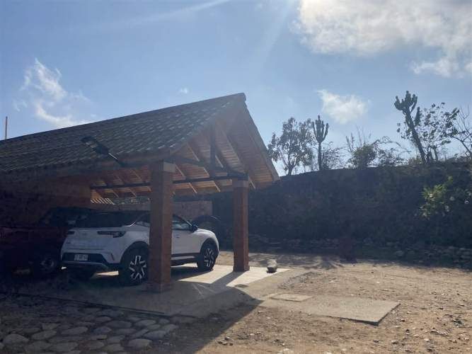 CASA CAMINO ALTOVALSOL A LAS ROJAS / FRENTE A PARQUE ACUATICO LAS CURUNINAS