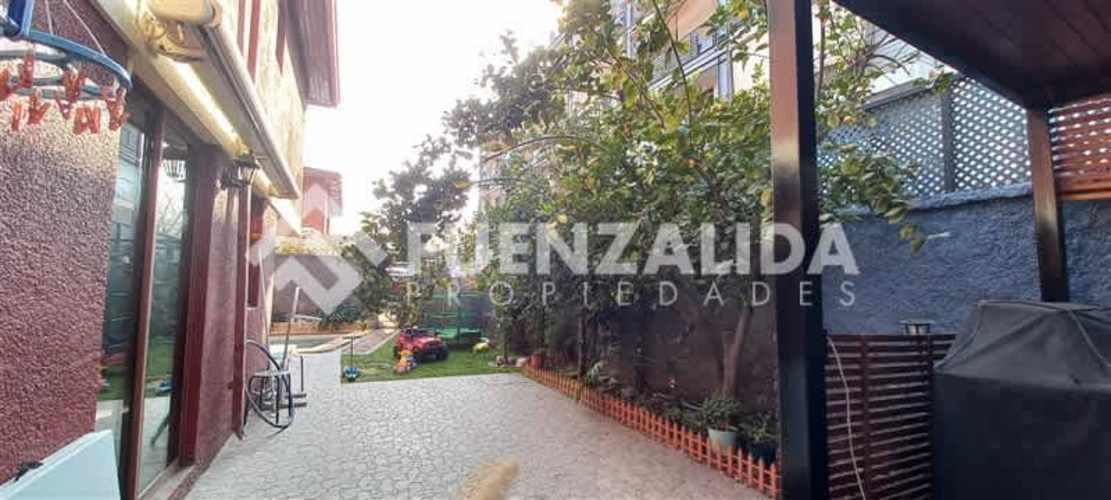 CASA Vasco de Gama / Los Aliaga Ñuñoa