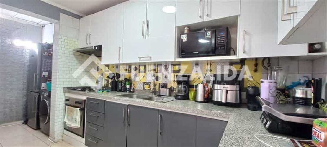 CASA Vasco de Gama / Los Aliaga Ñuñoa