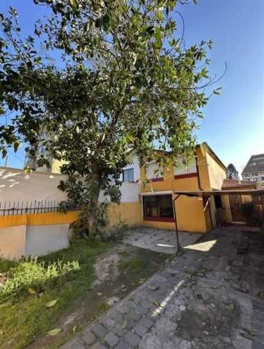 CASA jose domingo cañas con campo de deportes