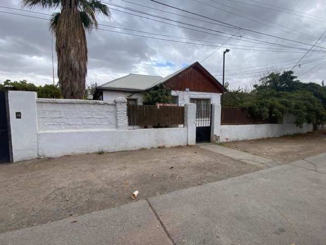 HERMOSA CASA CON GRAN PATIO EN LA CISTERNA