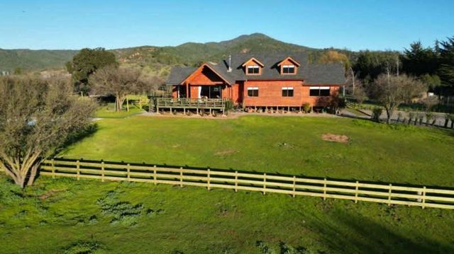 ¡Amplia parcela en Casablanca: 10,000 m² de encanto!