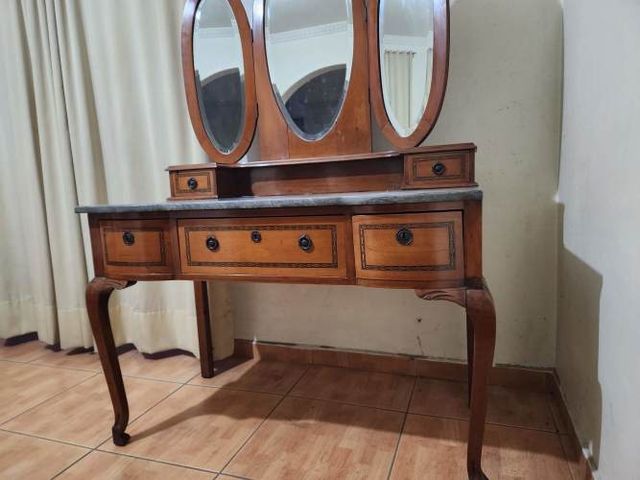 Toilette Cubierta Mármol // Estilo Reina Ana