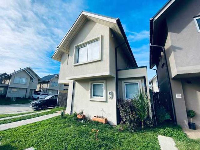 EN CONDOMINIO SE ARRIENDA HERMOSA CASA (101506)