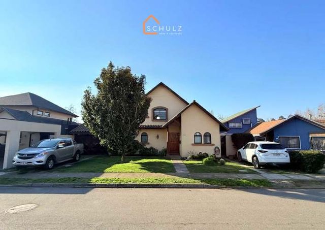 En venta casa ubicada en Jardín Esmeralda (101567)