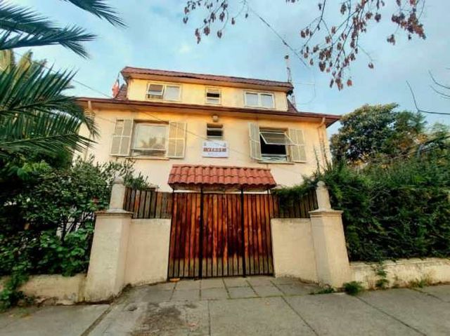 Casa PLAZA TOCORNAL - ÑUÑOA