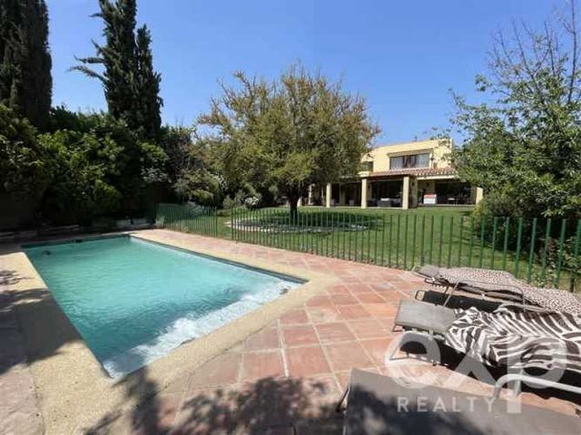 CASA Av. Padre Sergio Correa 11000