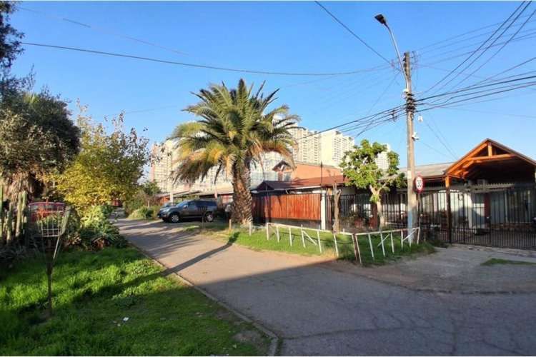 Casa en tranquilo y céntrico barrio}