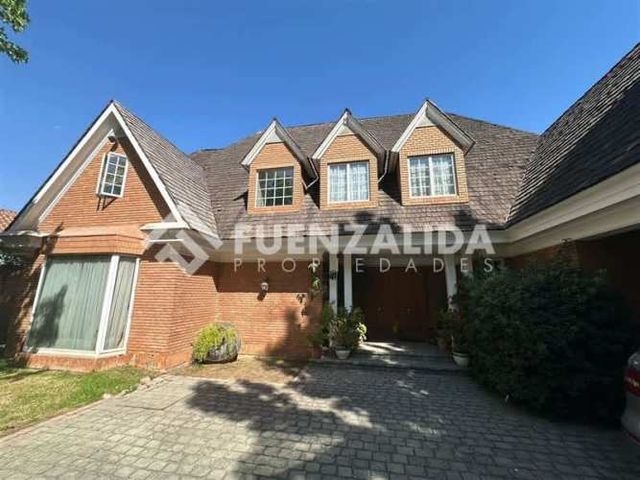 CASA COLEGIO SANTIAGO COLLEGE