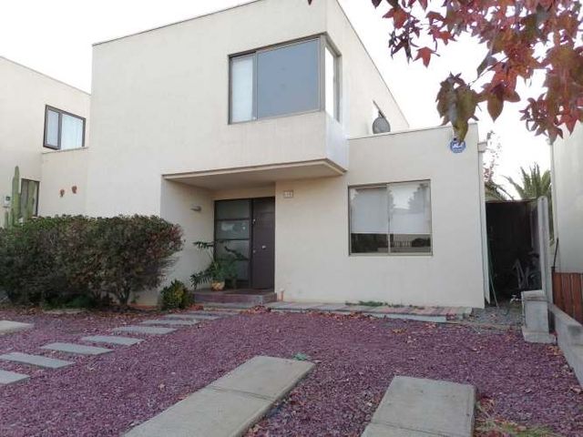 CASA EN VENTA 3D 2 B , LADO DE  PUCV CURAUMA