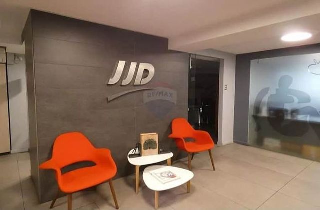 METRO LOS LEONES EXCELENTE OFICINA