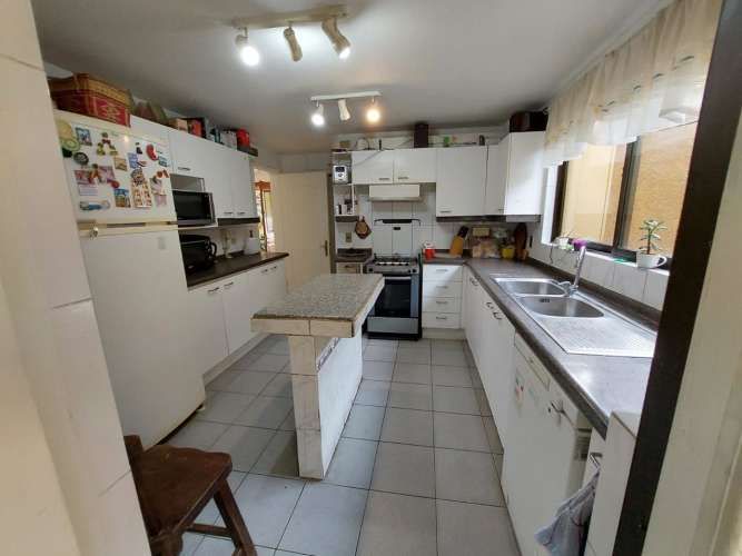 Amplia casa con piscina en Huechuraba