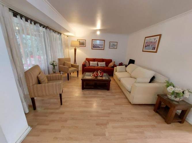 Amplia casa con piscina en Huechuraba