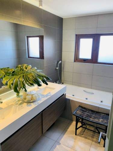 OPORTUNIDAD! CASA CHILENA 1 PISO A PASOS COLEGIO PEDREGALES