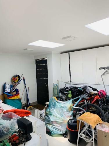 OPORTUNIDAD! CASA CHILENA 1 PISO A PASOS COLEGIO PEDREGALES