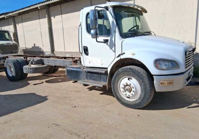Freightliner M2 106