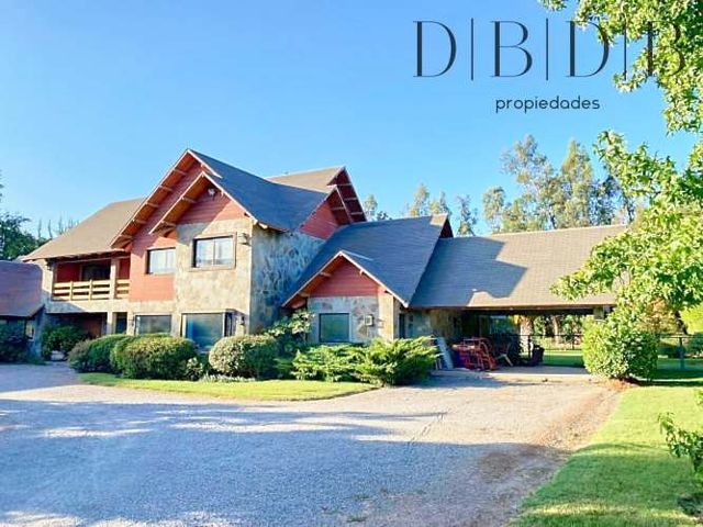 CASA DE LUJO EN CALERA DE TANGO 5D 9B CON PISCINA