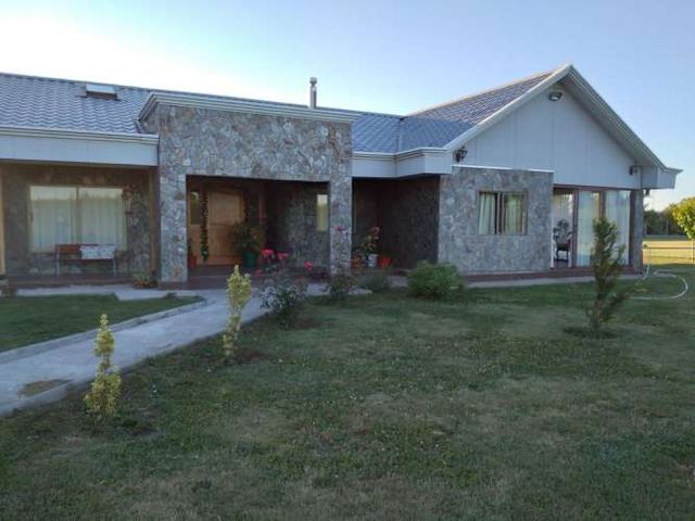 SE VENDE HERMOSA Y AMPLIA CASA EN PARCELA