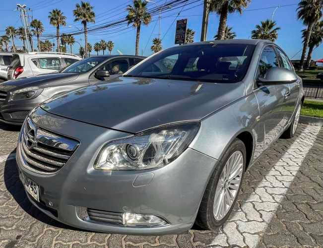 Opel Insignia Cosmo 2.0T AT6 excelente estado