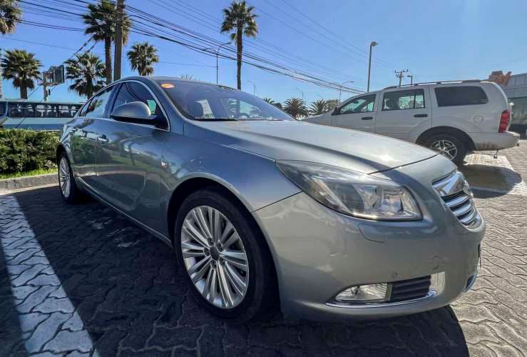 Opel Insignia Cosmo 2.0T AT6 excelente estado