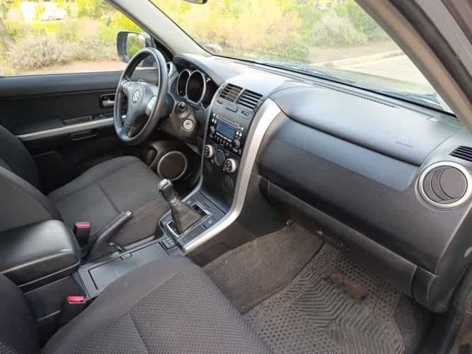 SUZUKI GRAND NOMADE 2011