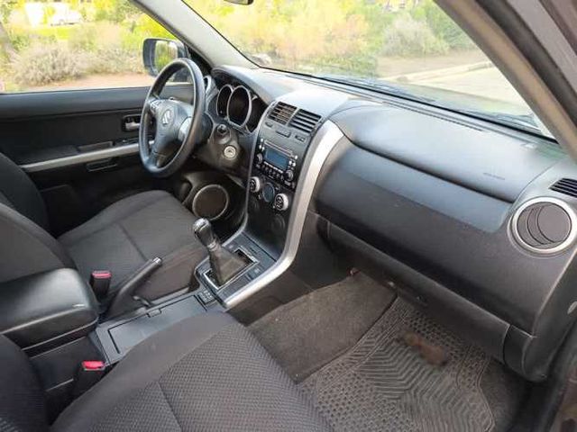 SUZUKI GRAND NOMADE 2011