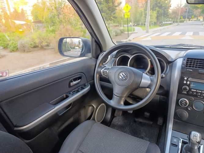 SUZUKI GRAND NOMADE 2011