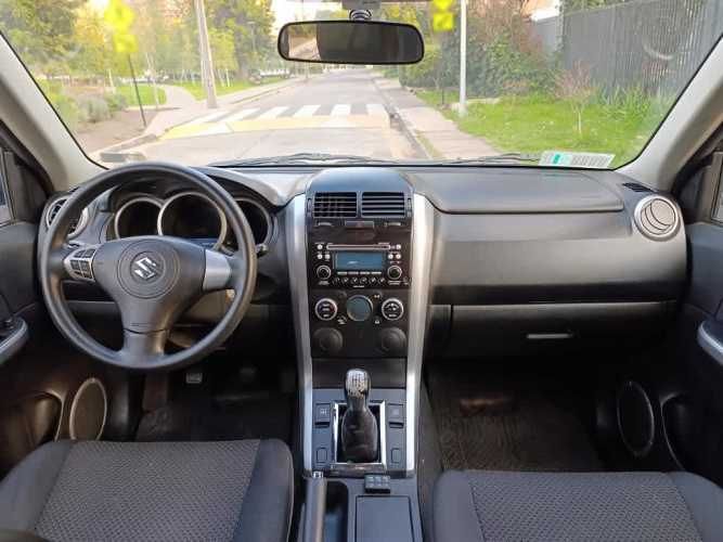 SUZUKI GRAND NOMADE 2011