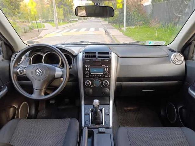 SUZUKI GRAND NOMADE 2011