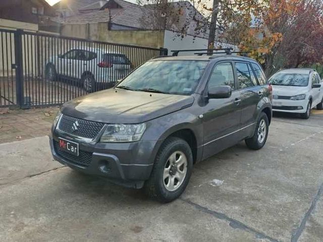 SUZUKI GRAND NOMADE 2011