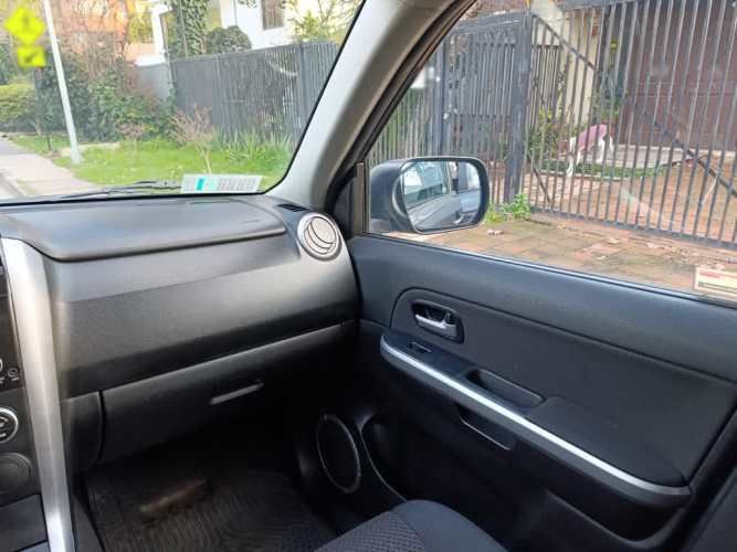 SUZUKI GRAND NOMADE 2011