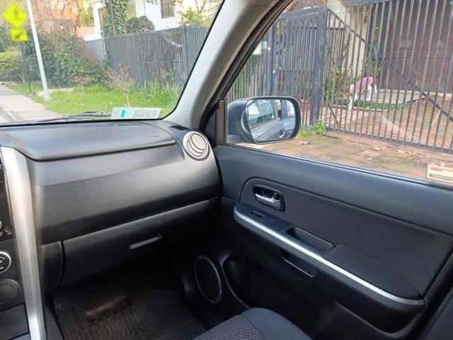 SUZUKI GRAND NOMADE 2011