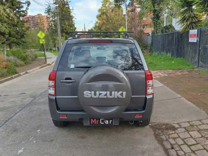 SUZUKI GRAND NOMADE 2011