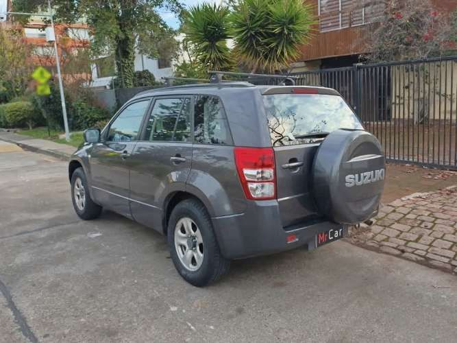 SUZUKI GRAND NOMADE 2011