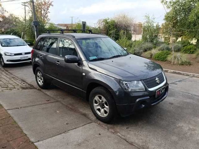 SUZUKI GRAND NOMADE 2011