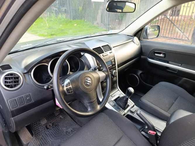 SUZUKI GRAND NOMADE 2011