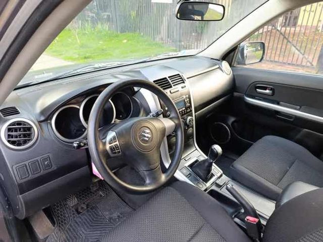 SUZUKI GRAND NOMADE 2011