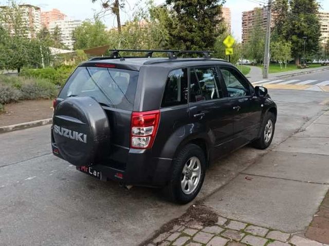 SUZUKI GRAND NOMADE 2011