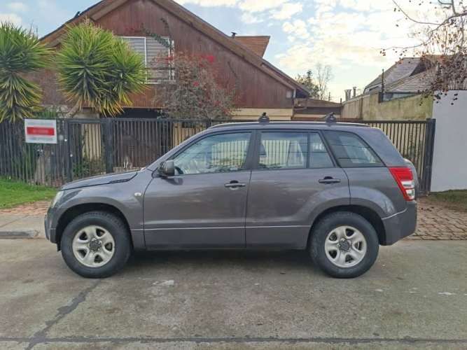 SUZUKI GRAND NOMADE 2011