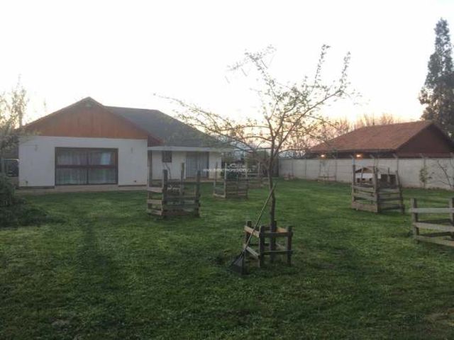 CASA FRENTE AL ESTADIO MARISTA