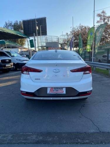 Hyundai Elantra Automático 2021