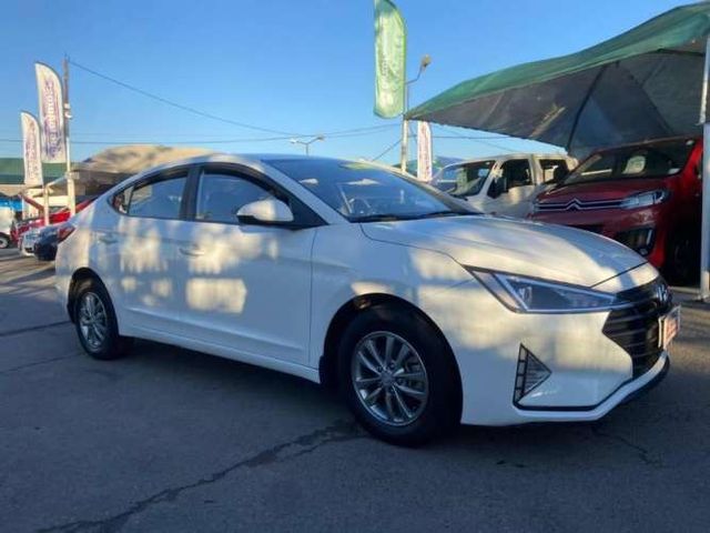 Hyundai Elantra Automático 2021