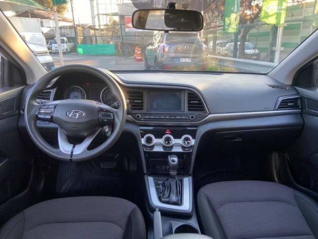 Hyundai Elantra Automático 2021