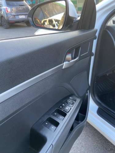 Hyundai Elantra Automático 2021